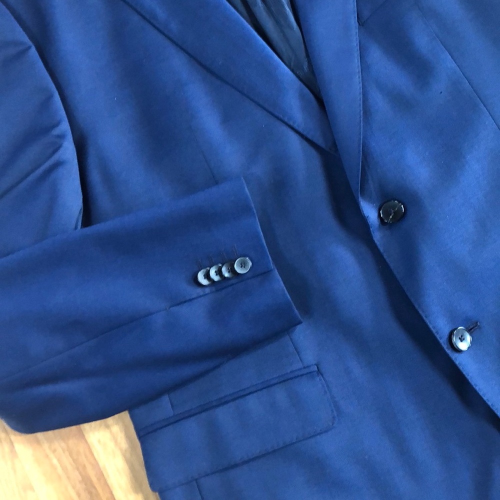 HUGO BOSS TWO-PIECE SUIT